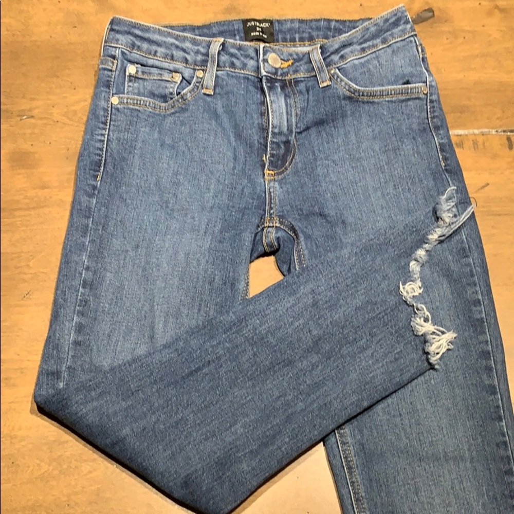 Just Black Size 24 Frayed Bottom Cropped Jean